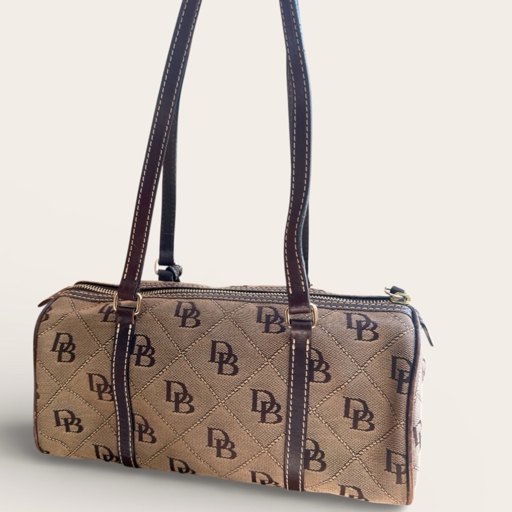 SOLD: Vintage Dooney & Bourke DB Monogram Barrel Bag. - Picture 7 of 9